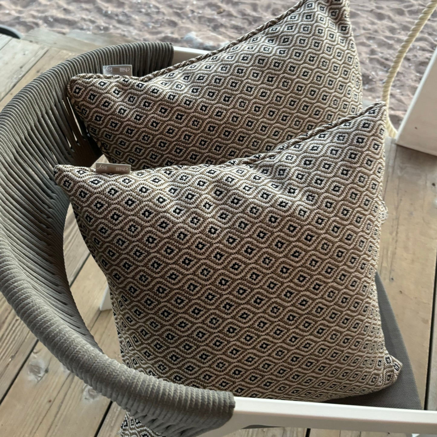 Kissen Sunbrella Komo von chillisy in Naturtönen mit Boho Style Muster in verschiedenen Größen erhältlich.