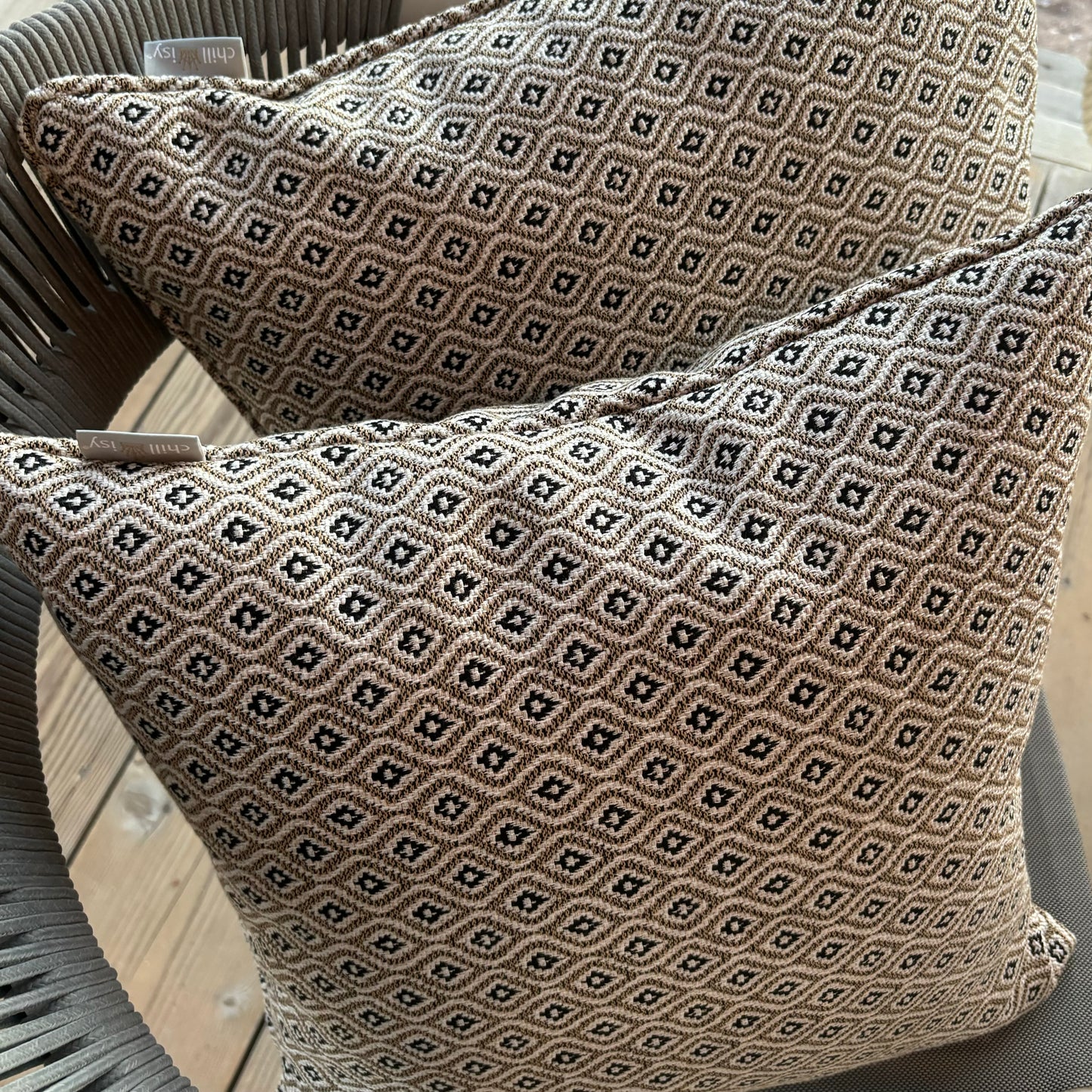 Kissen Sunbrella Komo von chillisy in Naturtönen mit Boho Style Muster in verschiedenen Größen erhältlich.