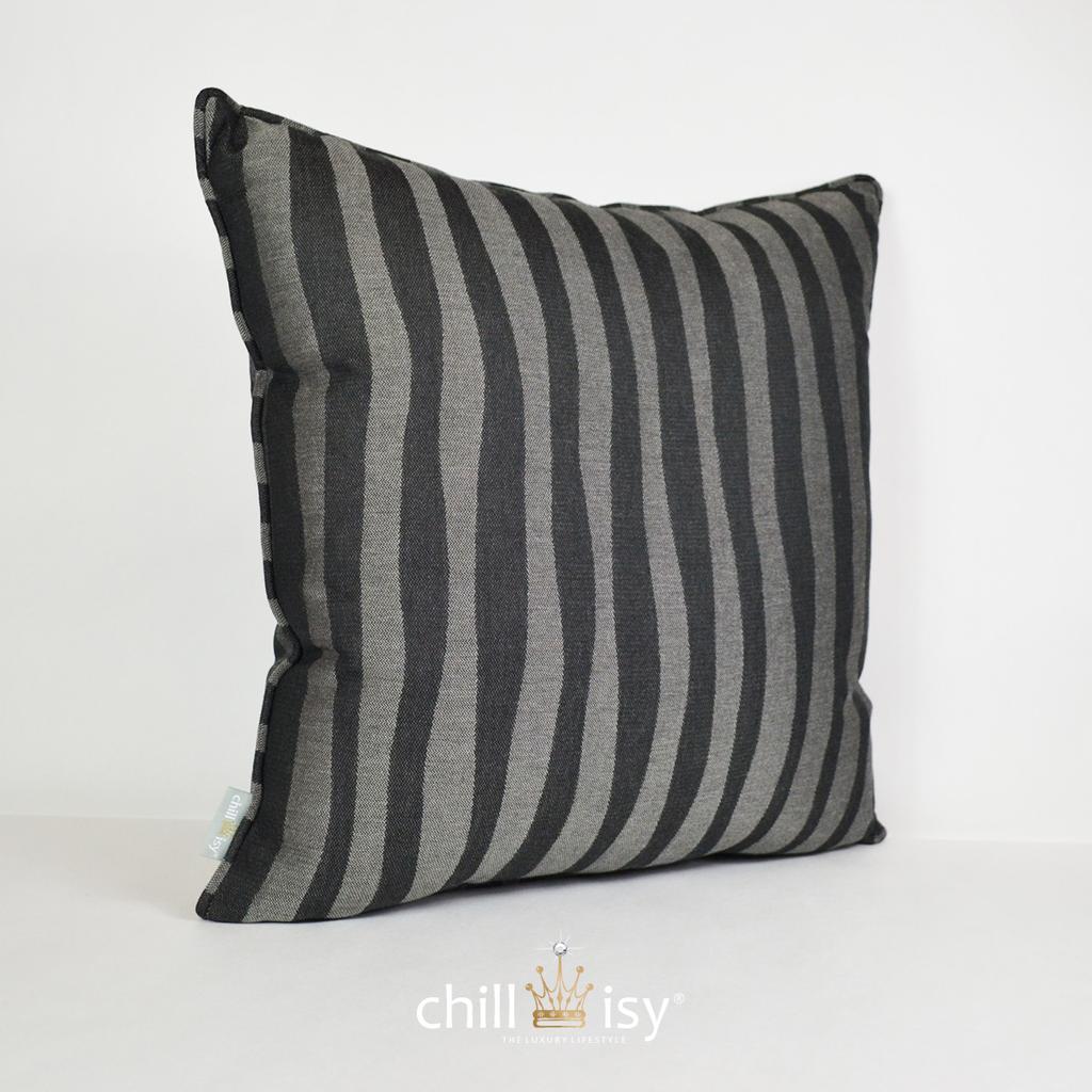 Kissen, Farbe: schwarz, dunkelgrau, Design: Waves, Wellen. Hergestellt in Deutschland. Weltweiter Versand. Marke: chillisy.
Cushion, color: black, dark gray, design: waves. Made in Germany. Worldwide shipping. Brand: chillisy.