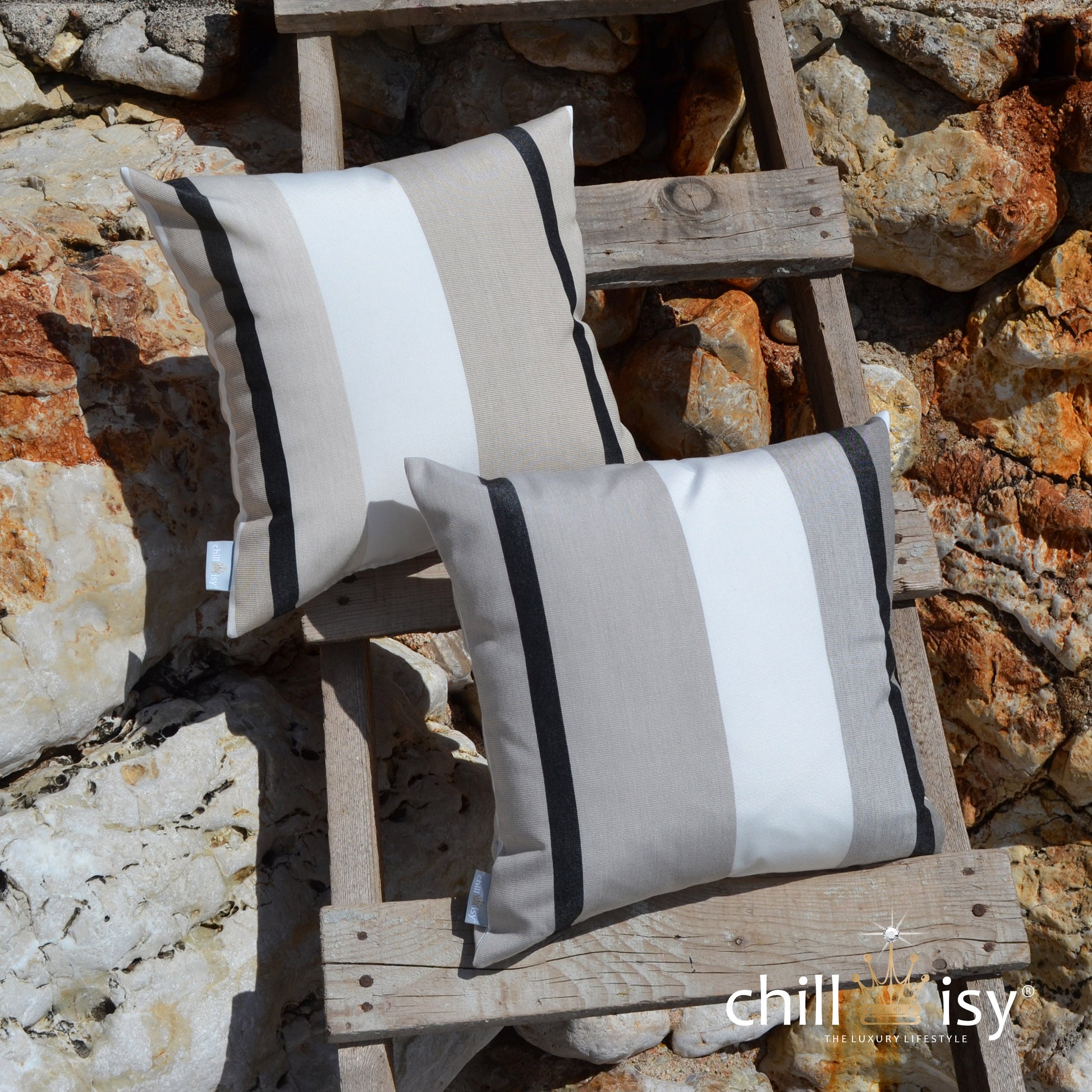 Kissen Sunbrella® Canyon Grau Beige weiß schwarz gestreift.