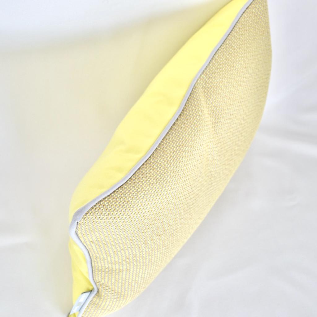 Produkt: Kissen, Gartenkissen; Material: Sunbrella Majestic, Verwendung: Outdoor und Indoor; Farbe: Grau, Gelb, Limone; Mit Keder, Paspel; verschiedene Größen; Marke: chillisy Lifestyle; online kaufen. Hergestellt in Deutschland.