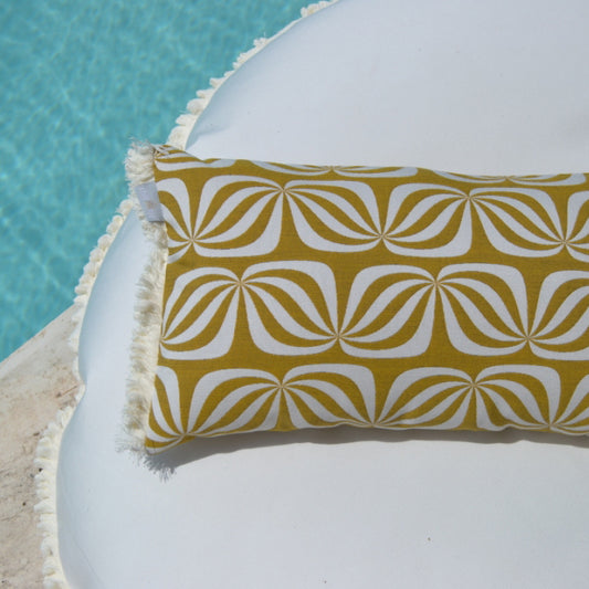 Piccolino Reisekissen Goldfalter Riviera Gold von chillisy luxuriöses Outdoor Kissen für Pool, Strand und Yacht