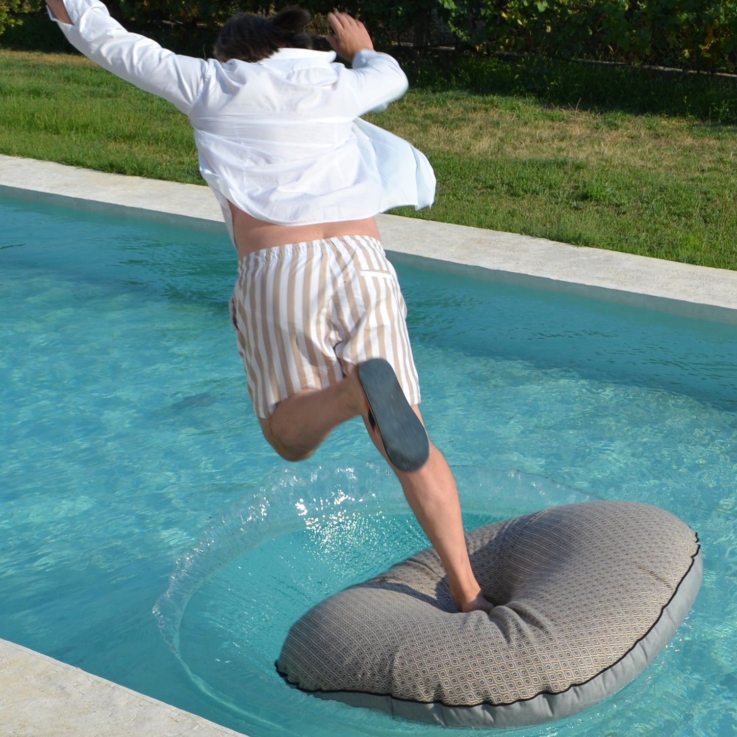 Kissen Insel im Boho Style die an Land und im Wasser verwendet werden kann durch das spezielle und umweltfreundliche chillisy Finish.
