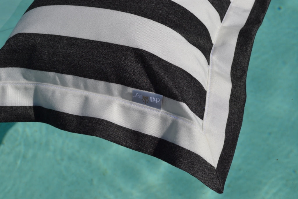 Wasserhängematte YACHT Schwarz Weiß, nachhaltige Luftmatratze, hergestellt in Deutschland.