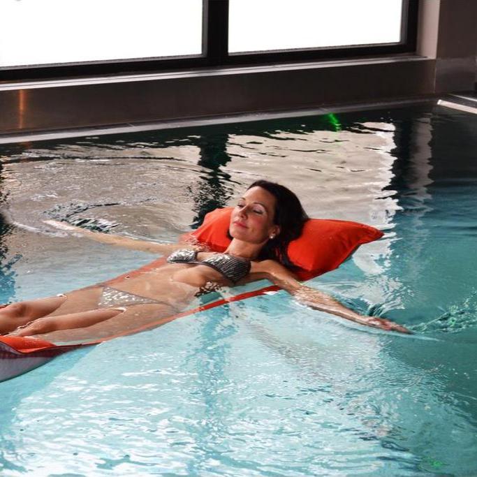 Wasserhängematte Wassermatte Schwimmliege Salerno, Verwendung: Pool, Meer, See; Farbe: Hummer Orange, Länge: 170cm, hergestellt in Deutschland, Marke: chillisy, Garantie: 5 Jahre.