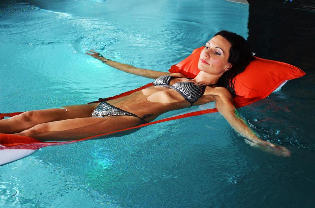 Wasser Hängematte Wassermatte Schwimmliege Salerno, Verwendung: Pool, Meer, See; Farbe:Hummer Orange, Länge: 170cm, hergestellt in Deutschland, Marke: chillisy, Garantie: 5 Jahre.