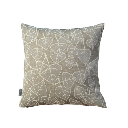 Graues Gartenkissen mit weißen Blättermotiv kaufen.