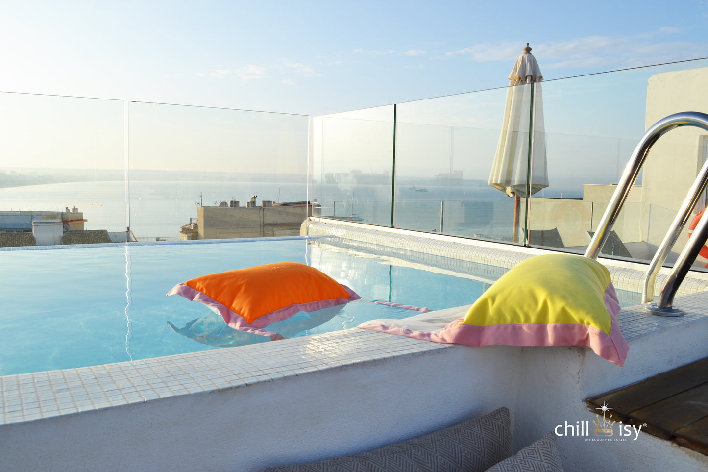 Wasserhängematte Schwimmliege Mallorca von chillisy hergestellt in Deutschland.  Farbe: Orange, Rosa, Limonen Gelb.