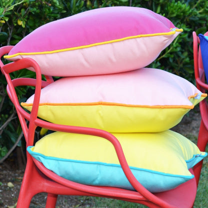 Happy Cushions Kissen Kollektion. In den Farben Türkis, Mint, Indigo Blau, Zitronen Gelb, Mandarinen Orange, Rosa, Pink Grapefruit... Gartenkissen hergestellt in Deutschland von chillisy.