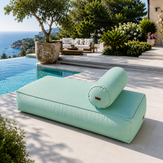 chillisy® Daybed in Mint mit Nackenrolle auf luxuriöser Poolterrasse mit Meerblick