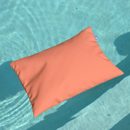 chillisy PICCOLINO Schwimmkissen und Reisekissen 30x40 cm in Apricot schwimmend im Pool – ultraleichtes Outdoor Kissen für Pool, Strand und Reise, hergestellt in Deutschland.