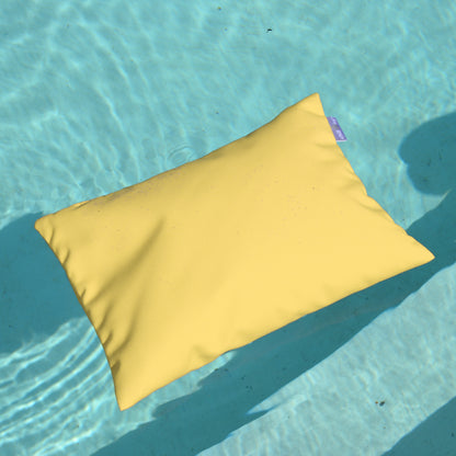 chillisy PICCOLINO Schwimmkissen und Reisekissen 30x40 cm in Limone Gelb schwimmend im Pool – ultraleichtes Outdoor Kissen für Pool, Strand und Reise, hergestellt in Deutschland.