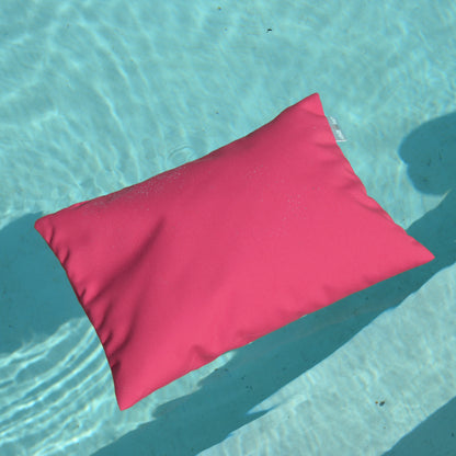 chillisy PICCOLINO Schwimmkissen und Reisekissen 30x40 cm in Pink schwimmend im Pool – ultraleichtes Outdoor Kissen für Pool, Strand und Reise, hergestellt in Deutschland.