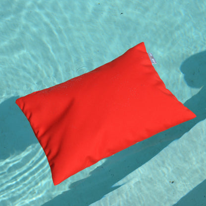 chillisy PICCOLINO Schwimmkissen und Reisekissen 30x40 cm in Rot schwimmend im Pool – ultraleichtes Outdoor Kissen für Pool, Strand und Reise, hergestellt in Deutschland.