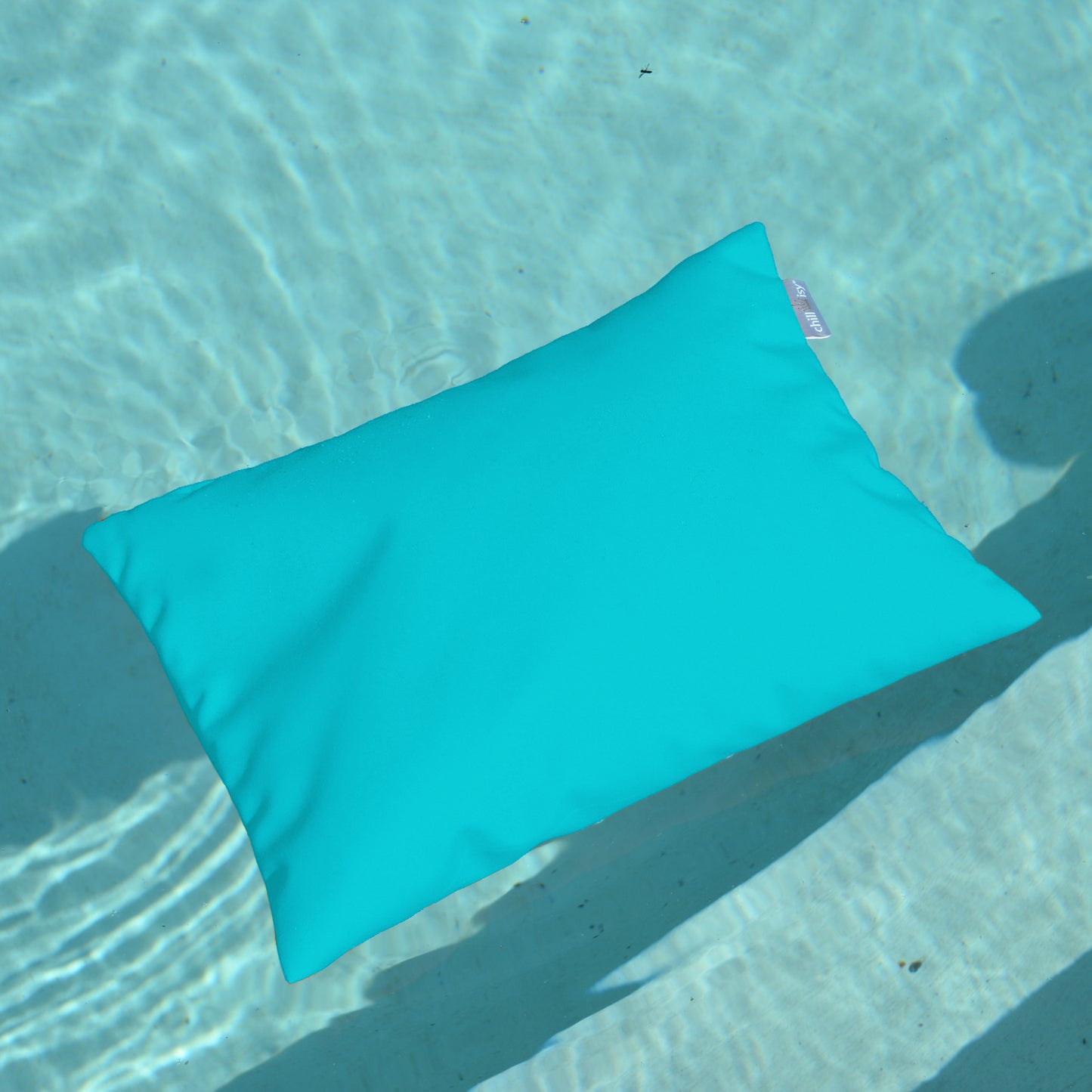 chillisy PICCOLINO Schwimmkissen und Reisekissen 30x40 cm in Türkis schwimmend im Pool – ultraleichtes Outdoor Kissen für Pool, Strand und Reise, hergestellt in Deutschland.