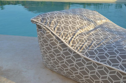 Daybed Sonnenbett Crystal Gold Grau von chillisy online kaufen.