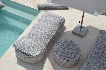 Daybed Sonnenbett Crystal Gold Grau von chillisy online kaufen.