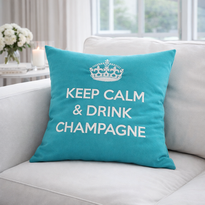 Luxuriöses Dekokissen KEEP CALM & DRINK CHAMPAGNE mit Krone in Türkis und Weiß von chillisy