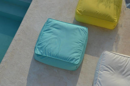 Hocker Pouf Liegewiese, Verwendung: Indoor, Outdoor, Yacht. Hergestellt in Deutschland. Marke: chillisy, Farbe: Mint, Limone, Weiß.