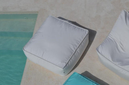 Hocker Pouf Liegewiese, Verwendung: Indoor, Outdoor, Yacht. Hergestellt in Deutschland. Marke: chillisy, Farbe: Mint, Weiß.