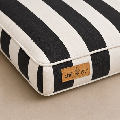Detailaufnahme des Hundekissen COAST aus Sunbrella Textil schwarz weiße Blockstreifen hergestellt in Deutschland von chillisy 