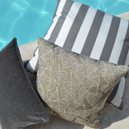 Graues Gartenkissen mit Blättermotiv kaufen.