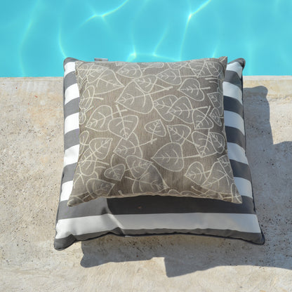 Graues Gartenkissen mit Blättermotiv kaufen.