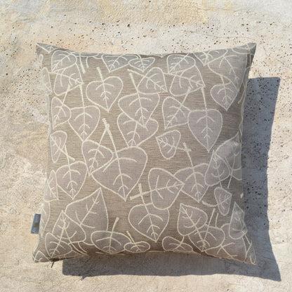 Graues Gartenkissen mit Blättermotiv kaufen.