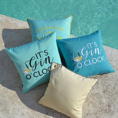 Kissen LIFE IST BETTER AT THE BEACH in Mint Limone
Mint farbenes Kissen in Limonen Gelb bestickt "LIFE IS BETTER AT THE BEACH". Für Strandliebhaber, die ein bisschen Beach Feeling zu Hause bevorzugen.