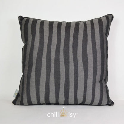 Kissen, Farbe: schwarz, dunkelgrau, Design: Waves, Wellen. Hergestellt in Deutschland. Weltweiter Versand. Marke: chillisy.
Cushion, color: black, dark gray, design: waves. Made in Germany. Worldwide shipping. Brand: chillisy.
