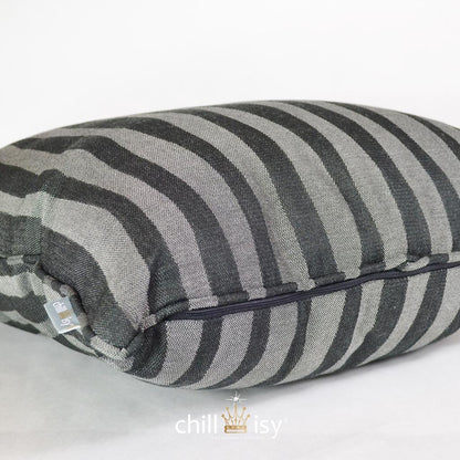 Kissen, Farbe: schwarz, dunkelgrau, Design: Waves, Wellen. Hergestellt in Deutschland. Weltweiter Versand. Marke: chillisy.
Cushion, color: black, dark gray, design: waves. Made in Germany. Worldwide shipping. Brand: chillisy.