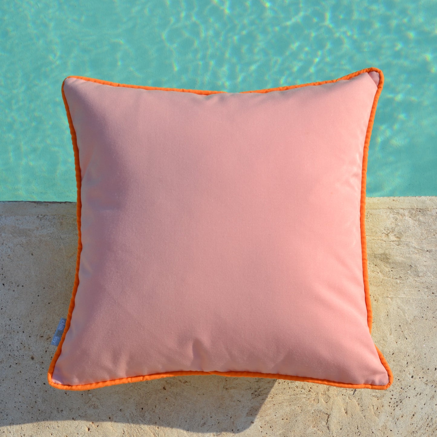 Kissen cushion "Happy Cushions", Farbe: rosa, mandarinen orange, limonen gelb. Verwendung: Indoor, Outdoor, Yacht. hergestellt in Deutschland. Marke: chillisy.

Cushion "Happy Cushions", color: pink, tangerine orange, lime yellow. Usage: Indoor, Outdoor, Yacht. Made in Germany. Brand: chillisy.