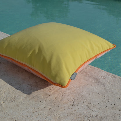 
Happy Cushions Kissen in der Farbkombination Zitronen Gelb, Mandarinen Orange und Rosa. Gartenkissen hergestellt in Deutschland von chillisy.