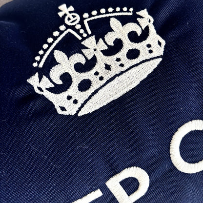 Dekokissen „Keep Calm & Drink Champagne“ – Navyblau mit weißer Stickerei