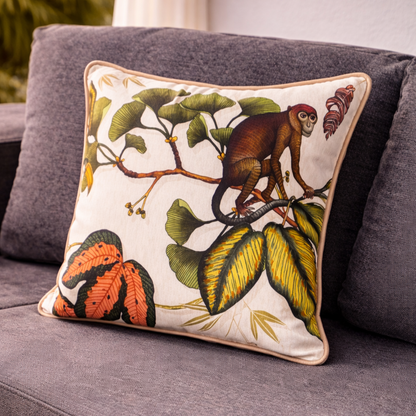 Luxus Outdoor Kissen mit Dschungel Muster von Chivasso auf moderner Terrasse am Meer