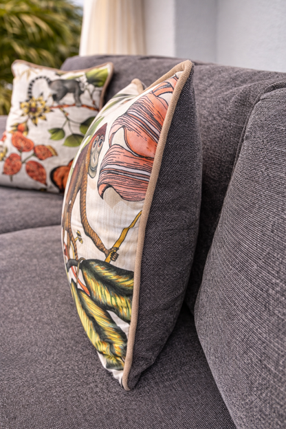 Exklusive Outdoor Kissen mit großem Dschungel Print für Terrasse Balkon und Yacht