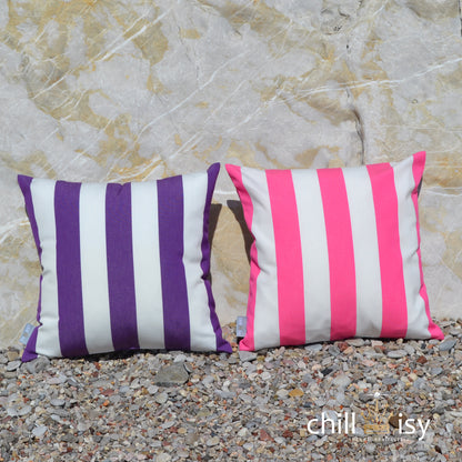 Kissen für draußen lila weiß gestreift mit Kissen in pink weiss gestreift. Abgebildet in 40x40 cm