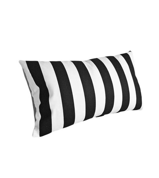 Hier können Sie Kissen aus Sunbrella mit schwarz weißen Längsstreifen in 40x40 cm von chillisy online kaufen: ✅ top Design ✅ viele Größen ✅ 5 Jahre Garantie.