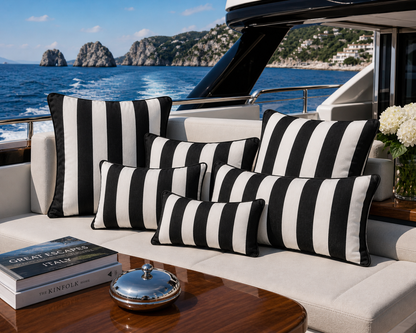 Kissen Sunbrella Vision Costa Middleburg schwarz Blockstreifen chillisy auf Motoryacht in diversen Größen.