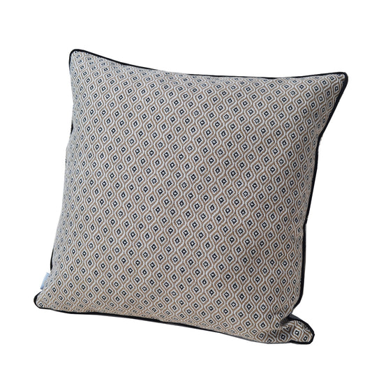 Kissen Sunbrella Komo Raffia Grau Melange  Für die Verwendung: Indoor und Outdoor  Bohemian Style Kissen für den Außen- und Innenbereich in der natürlichen Farbkombination Beige, Taupe, Weiß, Schwarz und Grau Melange.