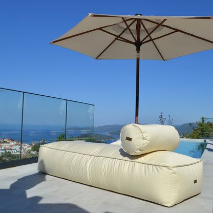 Loungebett Daybed Outdoor mit Nackenrolle in der Farbe Canvas mit 200x70x35 cm. Von chilisy hergestellt in Deutschland.