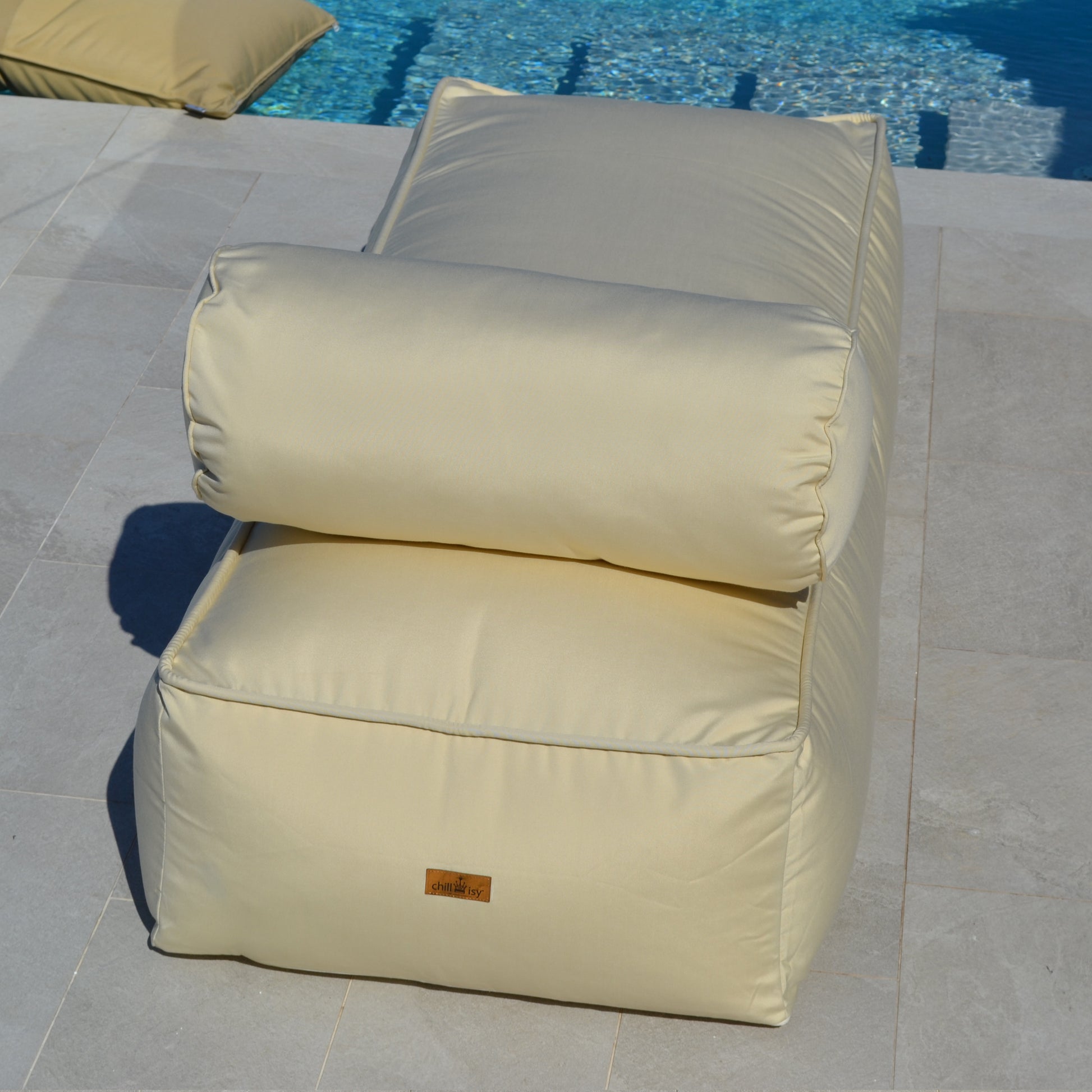 Loungebett CHILL EASY in der Farbe Canvas, Marke: chillisy. Verwendung: Land und Wasser