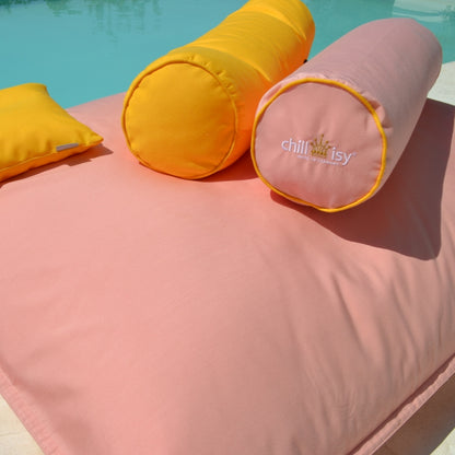 Kissen und Nackenrollen und Sitzsäcke  in Rosa und Gelb für Garten, Terrasse und Balkon, sowie Yachten geeignet. Hergestellt von chillisy in Deutschland.