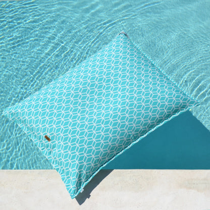 Pool Sitzsack in der Farbe Türkis Weiß von chillisy hergestellt in Deutschland kaufen.