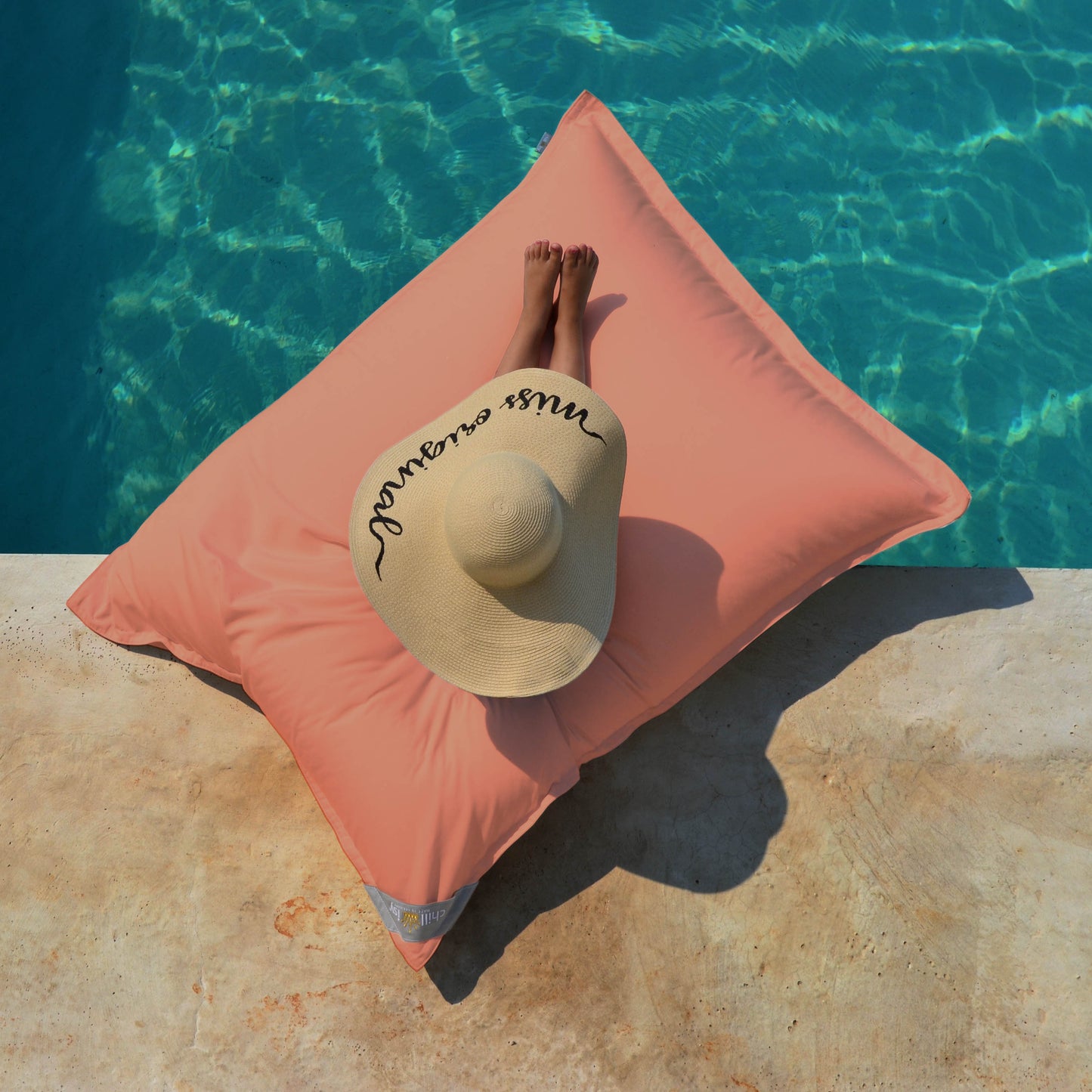 Pool Sitzsack Junior 130x100 cm Aprikot Apricot von chillisy hergestellt in Deutschland auf dem Pool, Wasser und an Land verwendbar. 