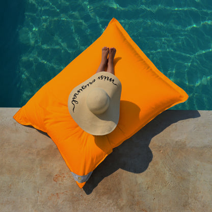 Pool Sitzsack Junior 130x100 cm Mandarine Orange von chillisy hergestellt in Deutschland auf dem Pool, Wasser und an Land verwendbar. 