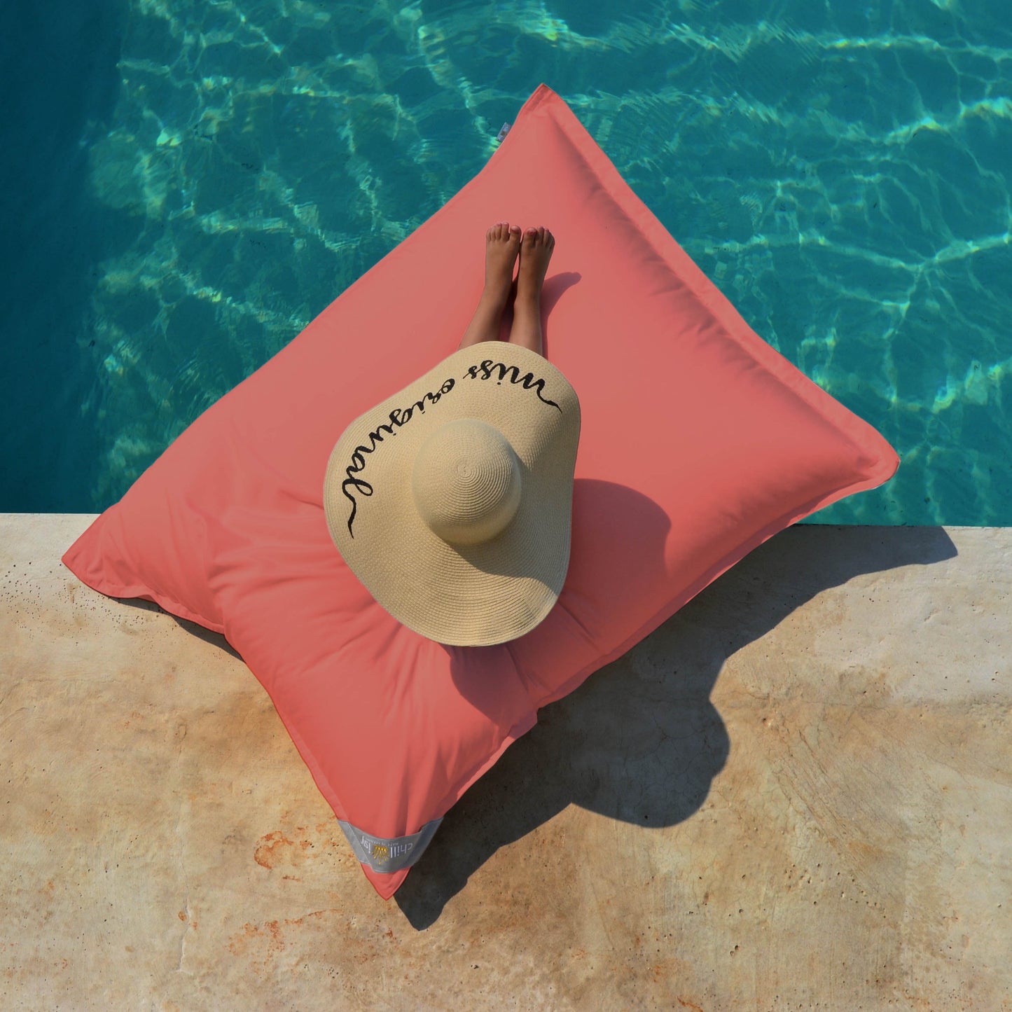 Pool Sitzsack Junior 130x100 cm Pink  Grapefruit von chillisy hergestellt in Deutschland auf dem Pool, Wasser und an Land verwendbar. 