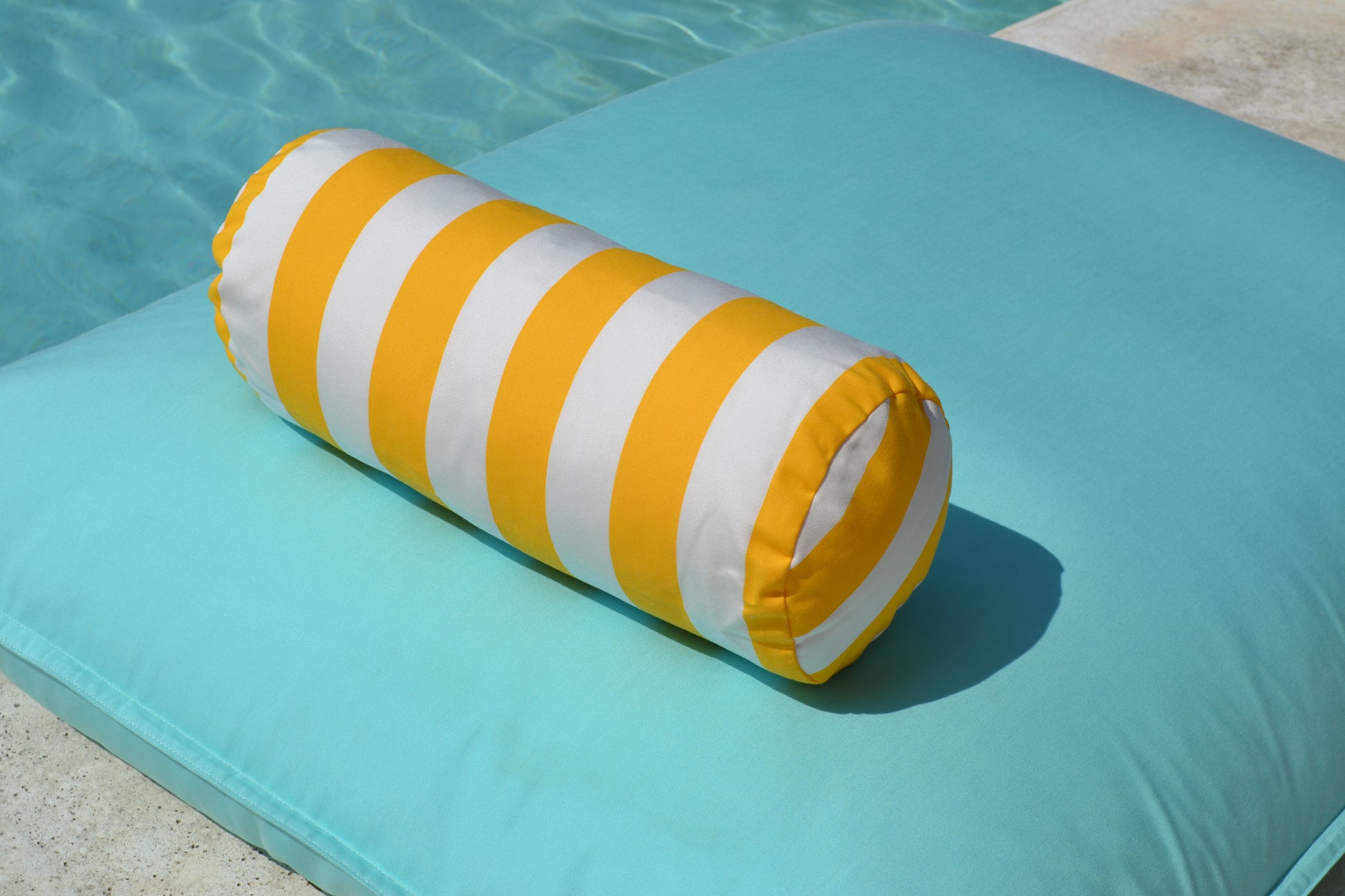 Pool Sitzsack Premium Poolkissen,  Schwimmrolle Gelb Weiß gestreift, Luxus Luftmatratze,  Farbe: Mint Türkis, schwimmende Liege, chillisy