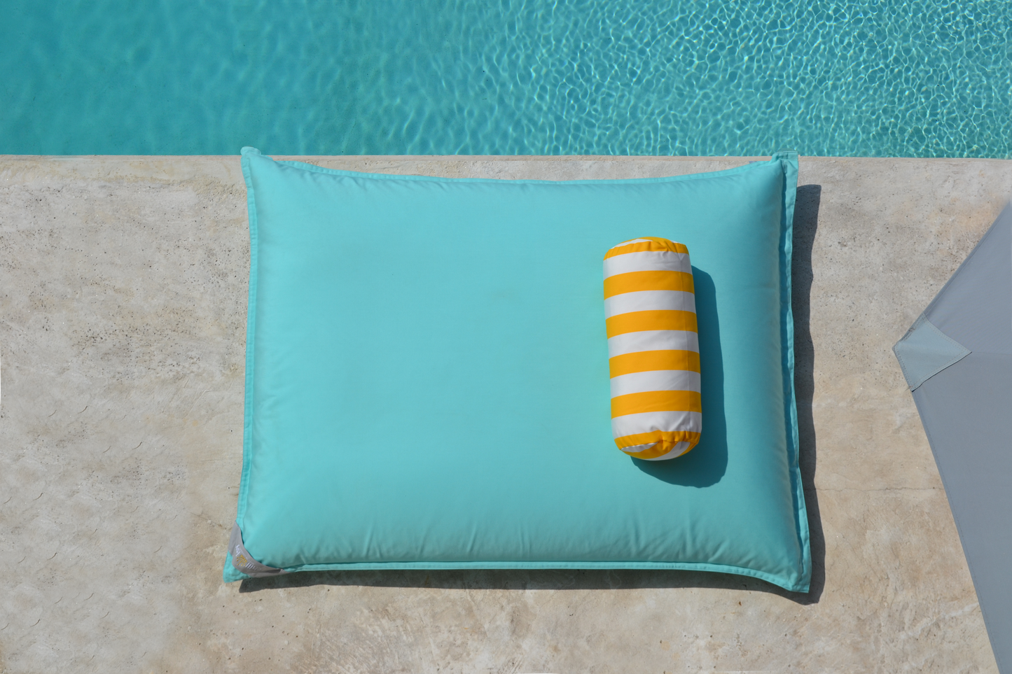 Pool Sitzsack Premium Poolkissen,  Schwimmrolle Gelb Weiß gestreift, Luxus Luftmatratze,  Farbe: Mint Türkis, schwimmende Liege, chillisy