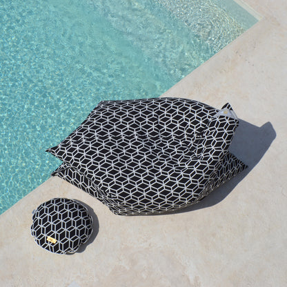 Pool Sitzsack Crystal, Farbe: Schwarz / Weiß, schwimmt auf dem Wasser, und an Land als Sitzsack verwenden.